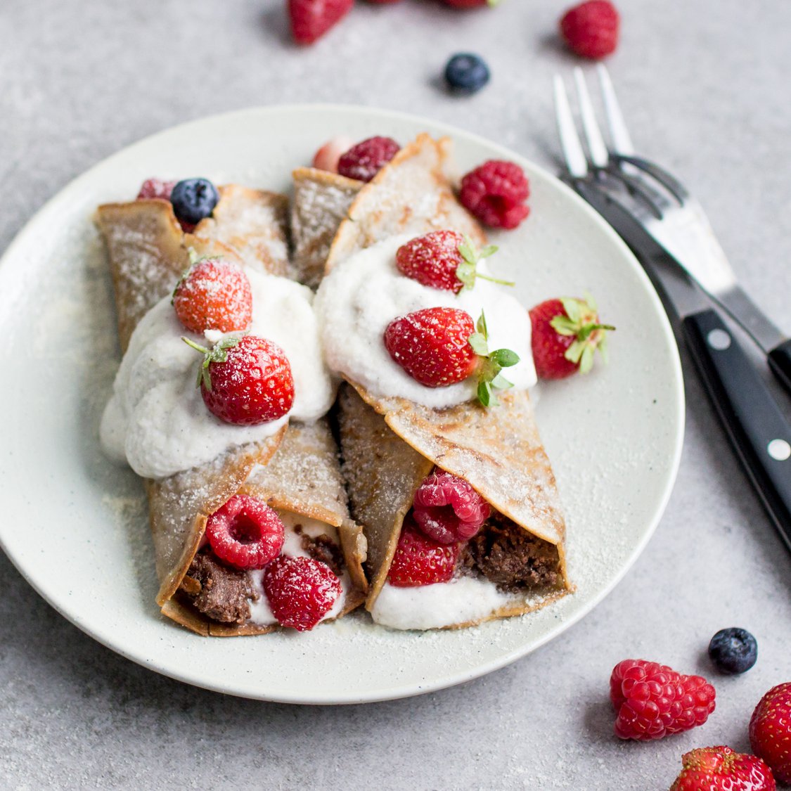 Buchweizen Crêpes mit cremiger Kokosvanillecreme