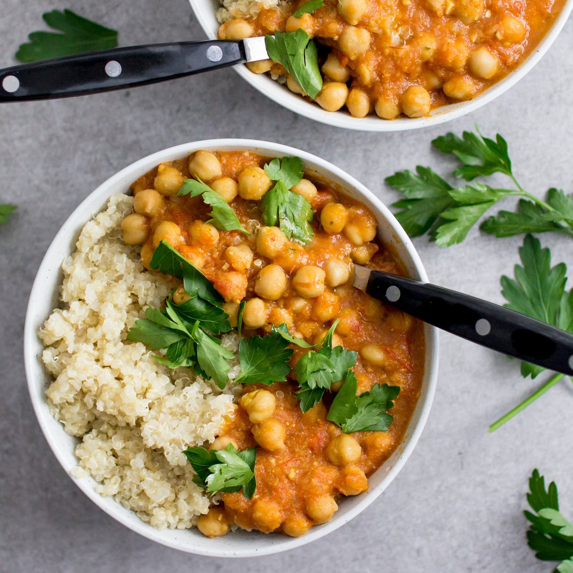 Quinoa mit Kichererbsen Tomaten Soße