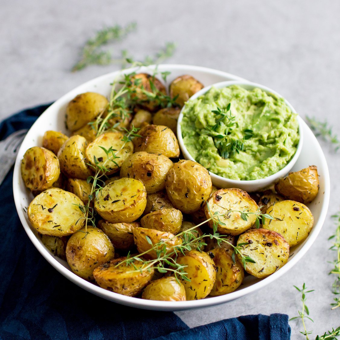 Kräuterkartoffel mit Avocadodip