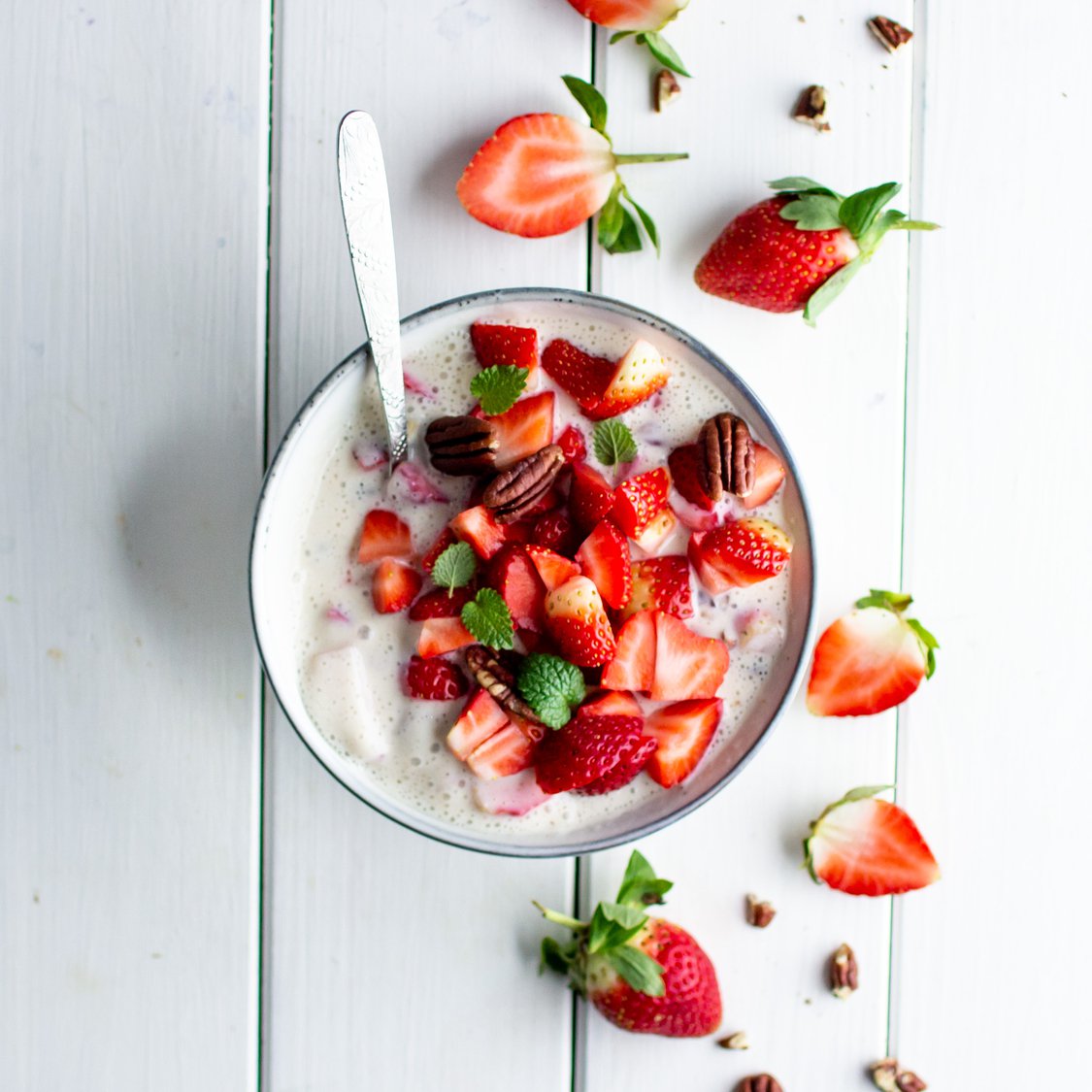 Erdbeerjoghurt mit Pekannüssen