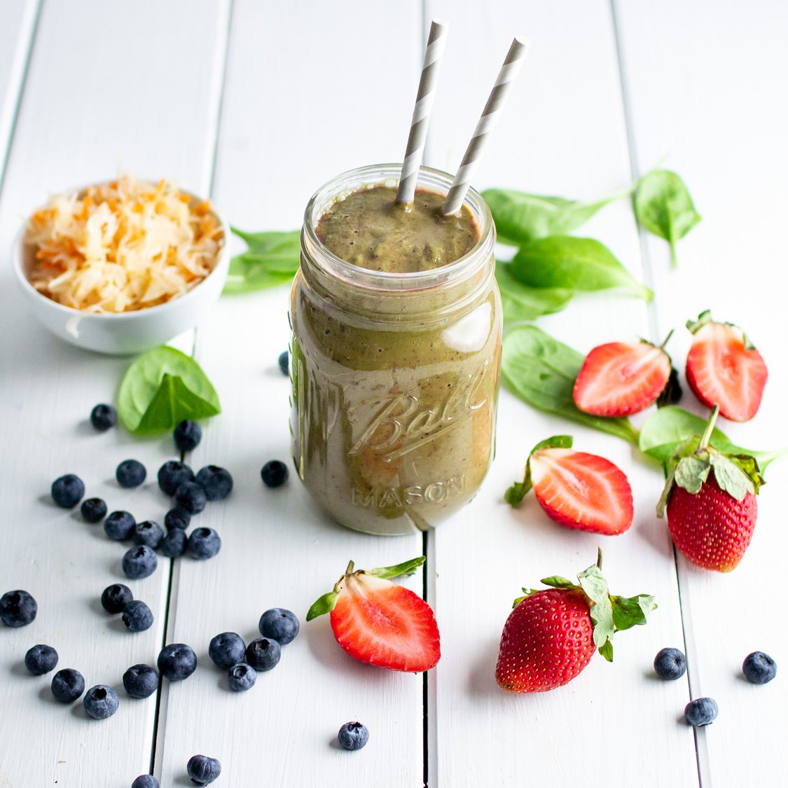 Beeren Avocado Smoothie mit Sauerkraut